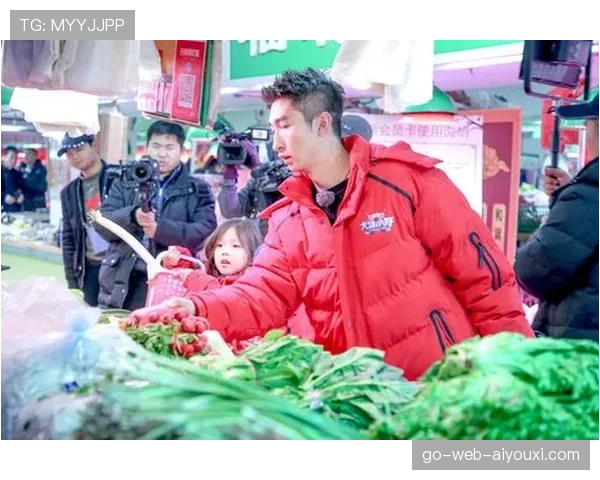 武大靖拎着塑料袋逛菜场，奥运金牌和菜篮子那反差我服了